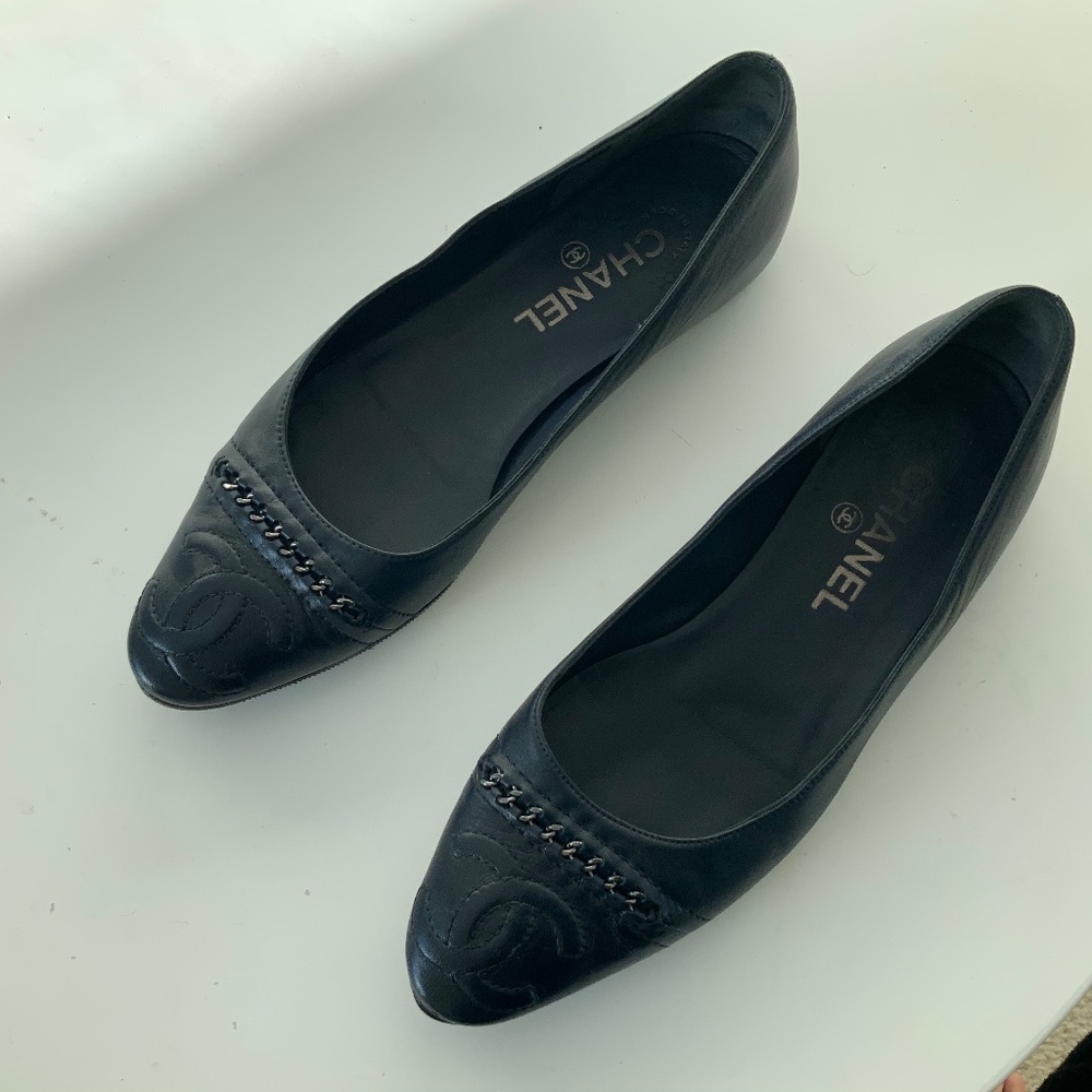 Chanel navy blue cc chain cc logo ballerina flat